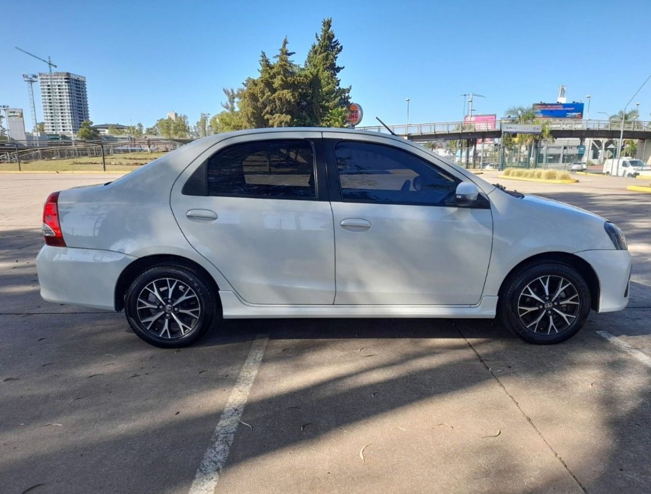 Toyota Etios Usado Financiado en Córdoba, deRuedas
