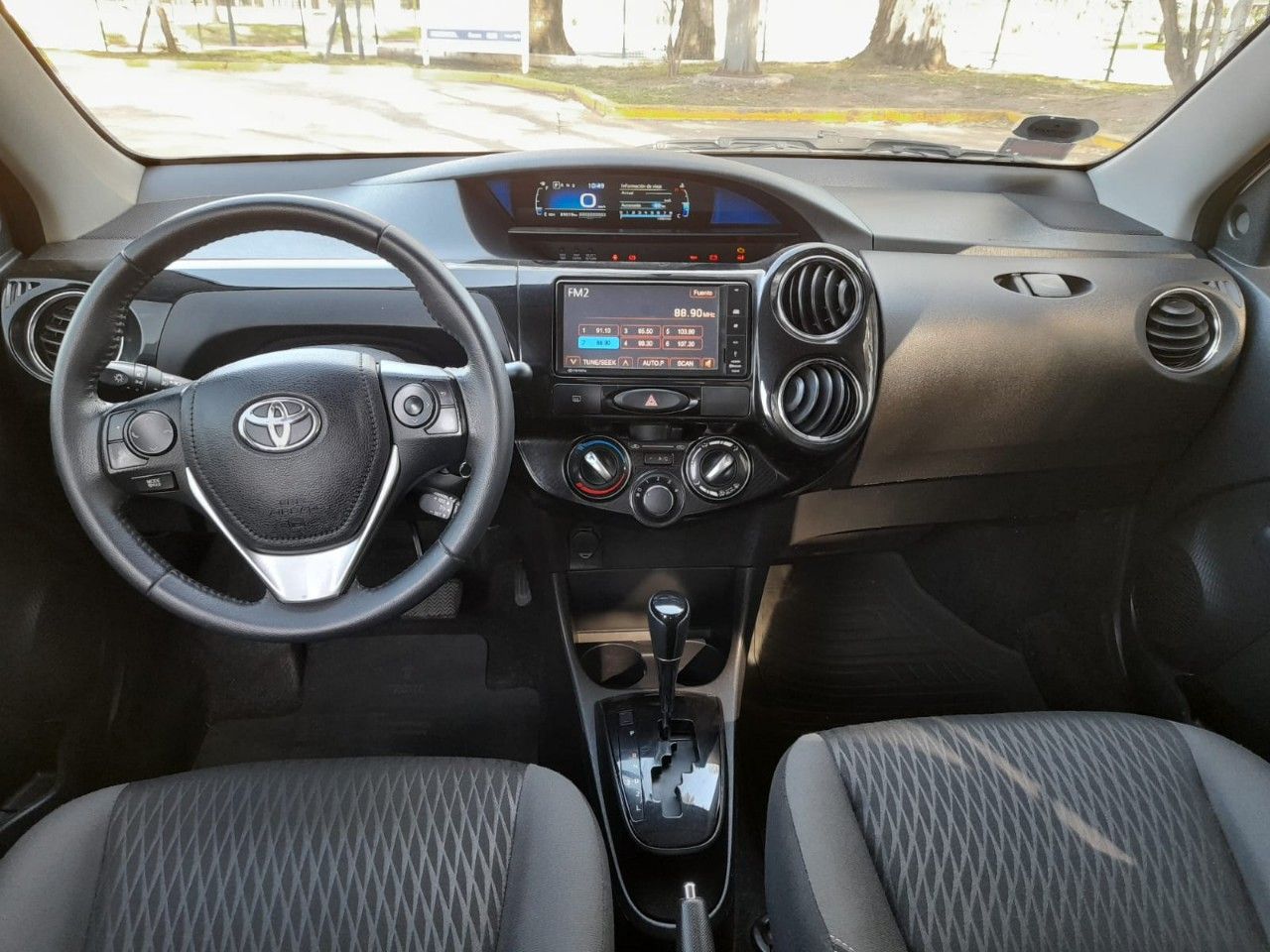 Toyota Etios Usado Financiado en Córdoba, deRuedas