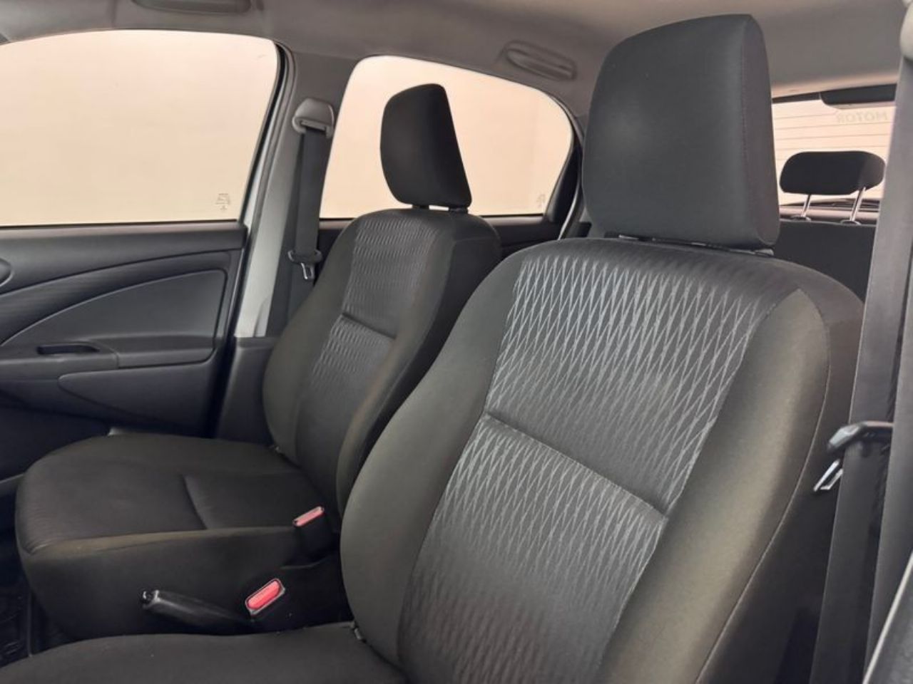 Toyota Etios Usado en Córdoba, deRuedas