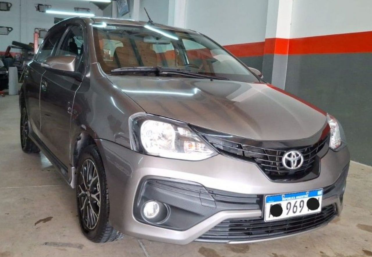 Toyota Etios Usado Financiado en Mendoza, deRuedas
