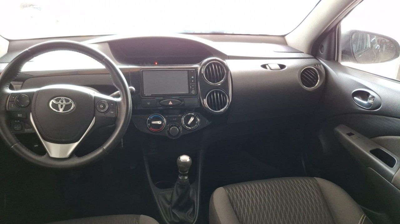 Toyota Etios Usado Financiado en Mendoza, deRuedas