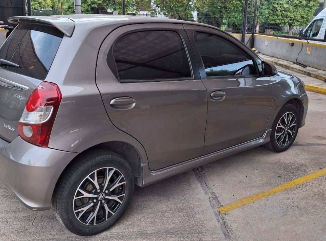 Toyota Etios Usado Financiado en Córdoba, deRuedas