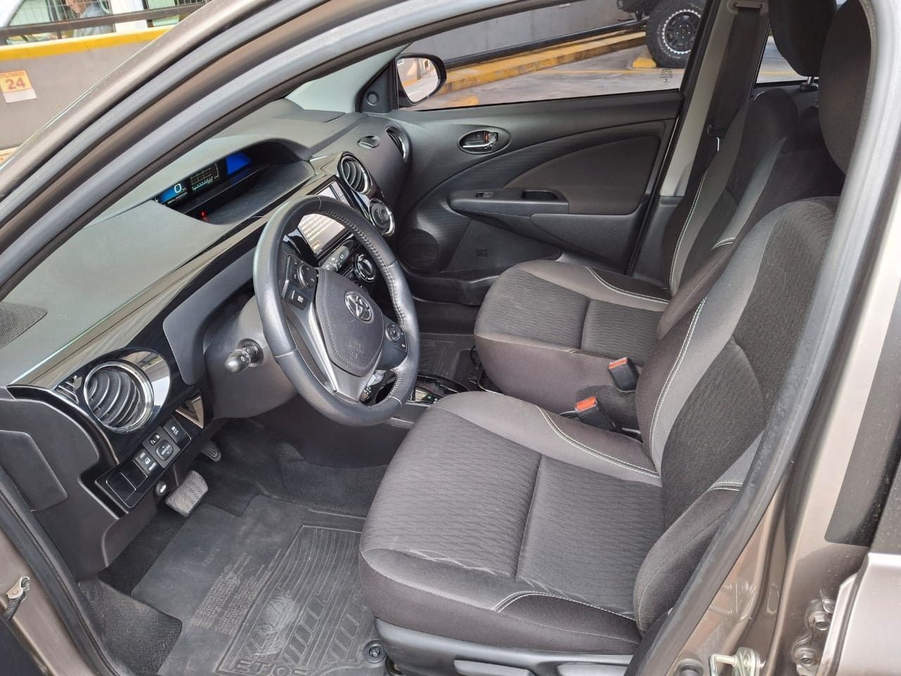 Toyota Etios Usado Financiado en Córdoba, deRuedas
