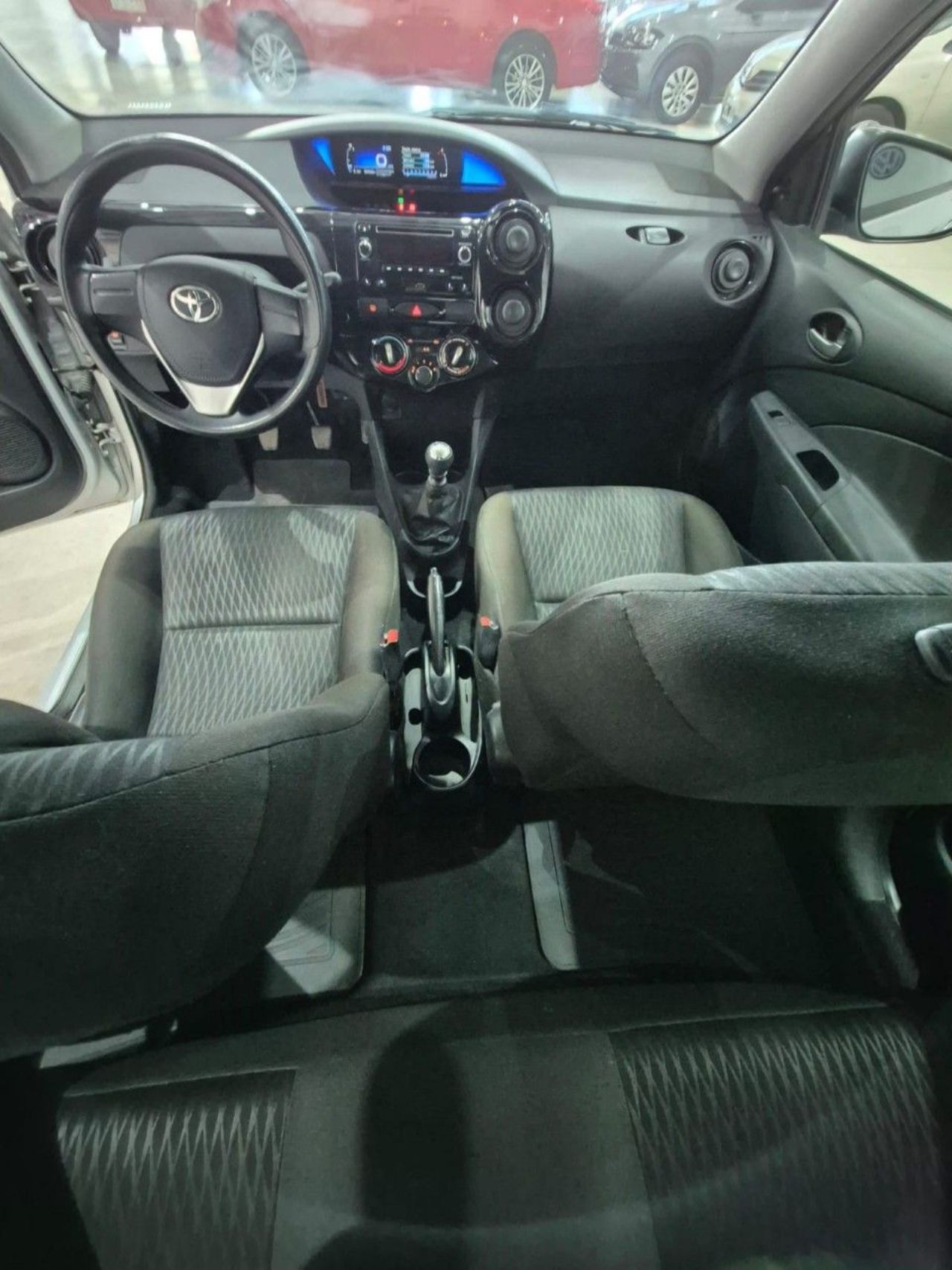Toyota Etios Usado en Mendoza, deRuedas