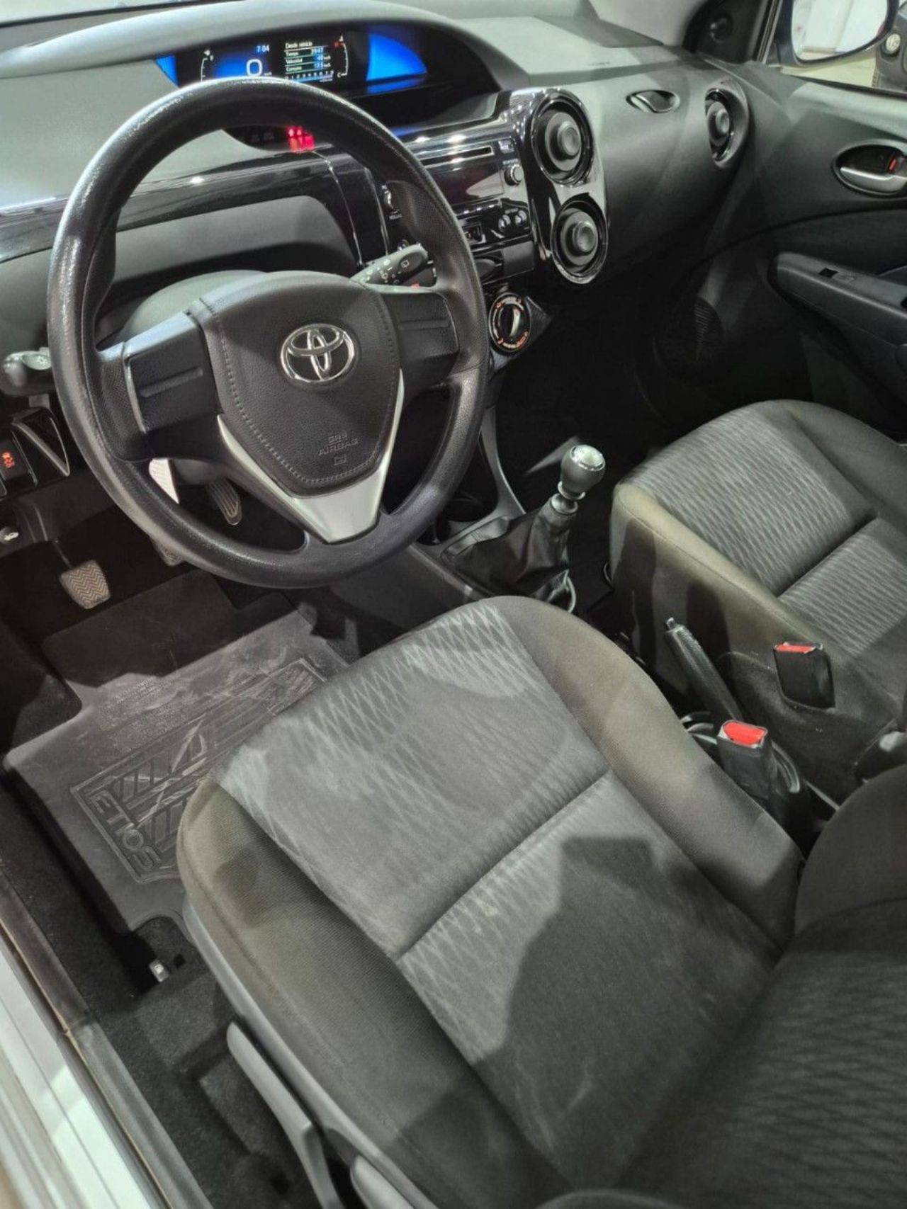 Toyota Etios Usado en Mendoza, deRuedas