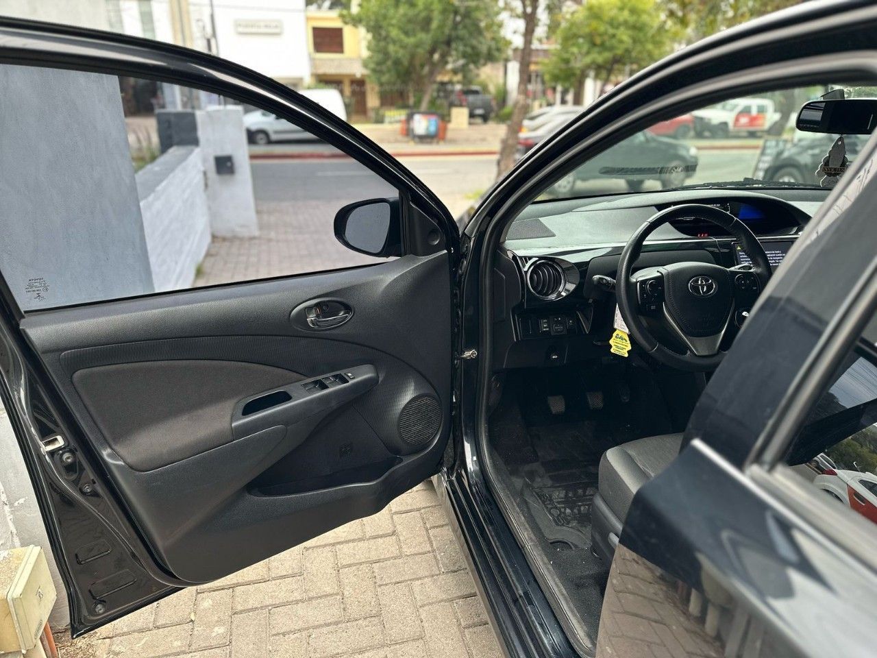 Toyota Etios Usado Financiado en Córdoba, deRuedas