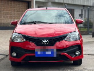 Toyota Etios Usado en Córdoba Financiado