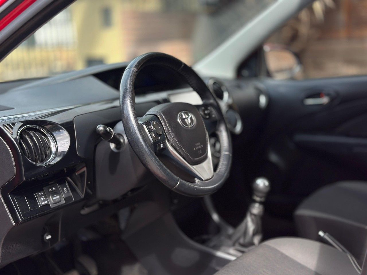 Toyota Etios Usado Financiado en Córdoba, deRuedas