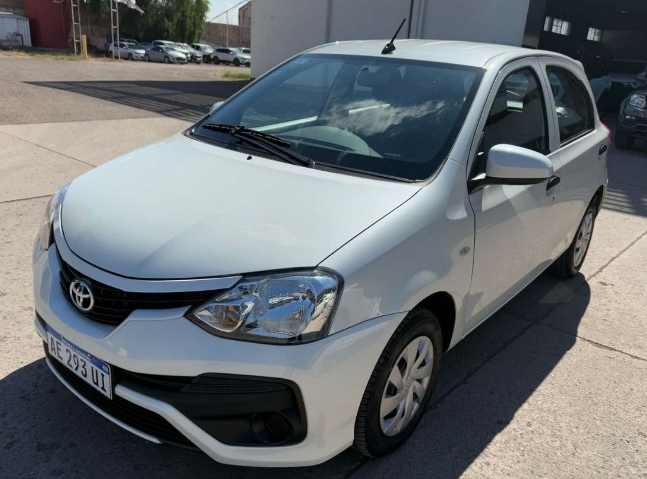 Toyota Etios Usado en Mendoza, deRuedas