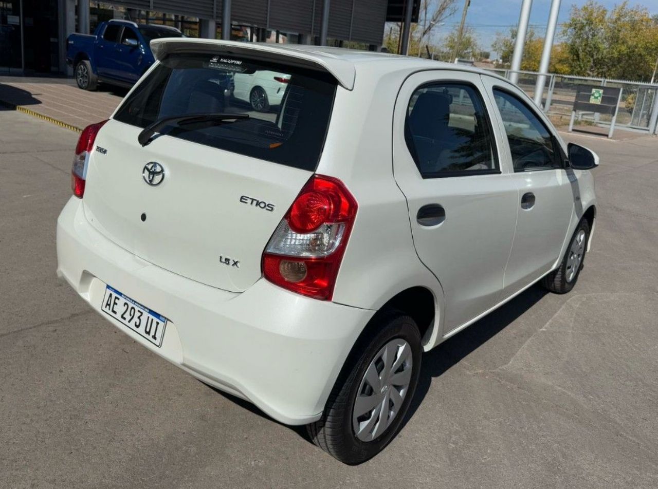 Toyota Etios Usado en Mendoza, deRuedas