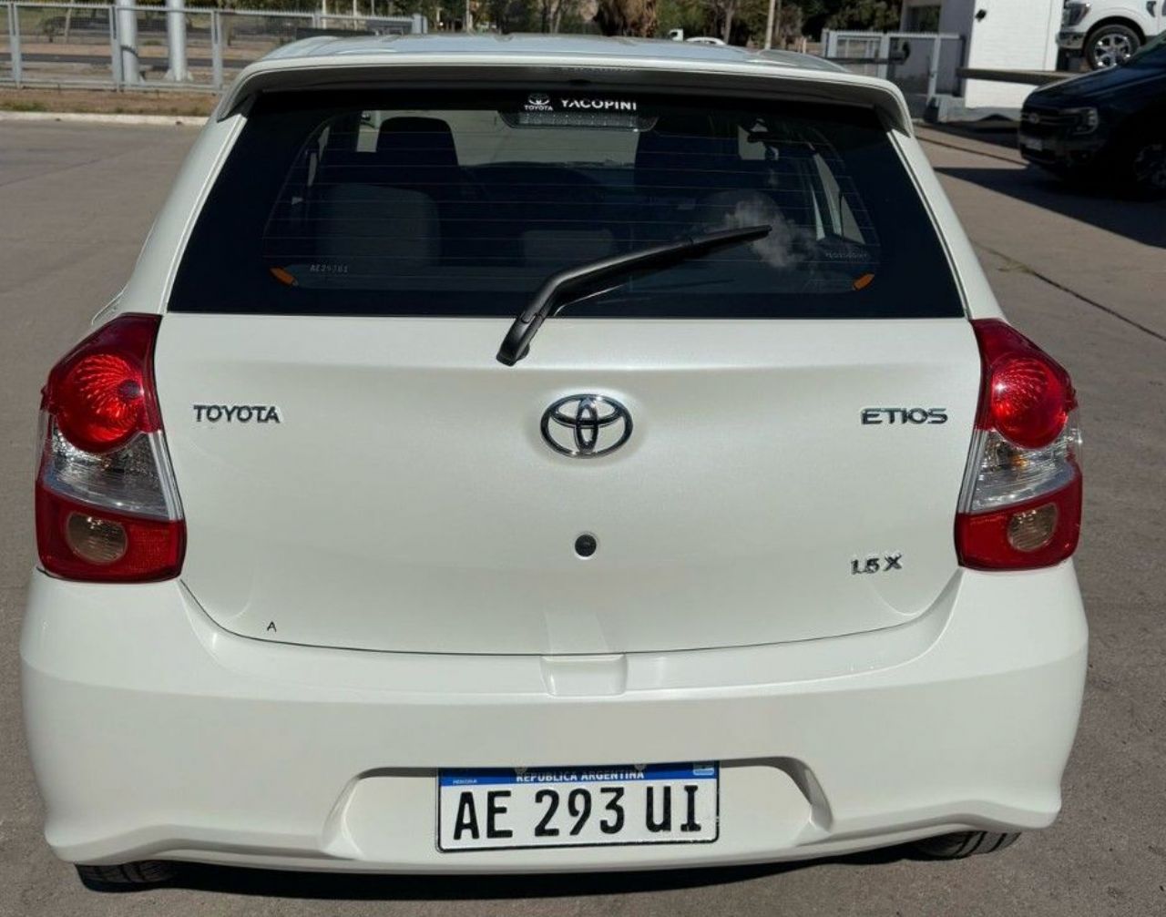 Toyota Etios Usado en Mendoza, deRuedas