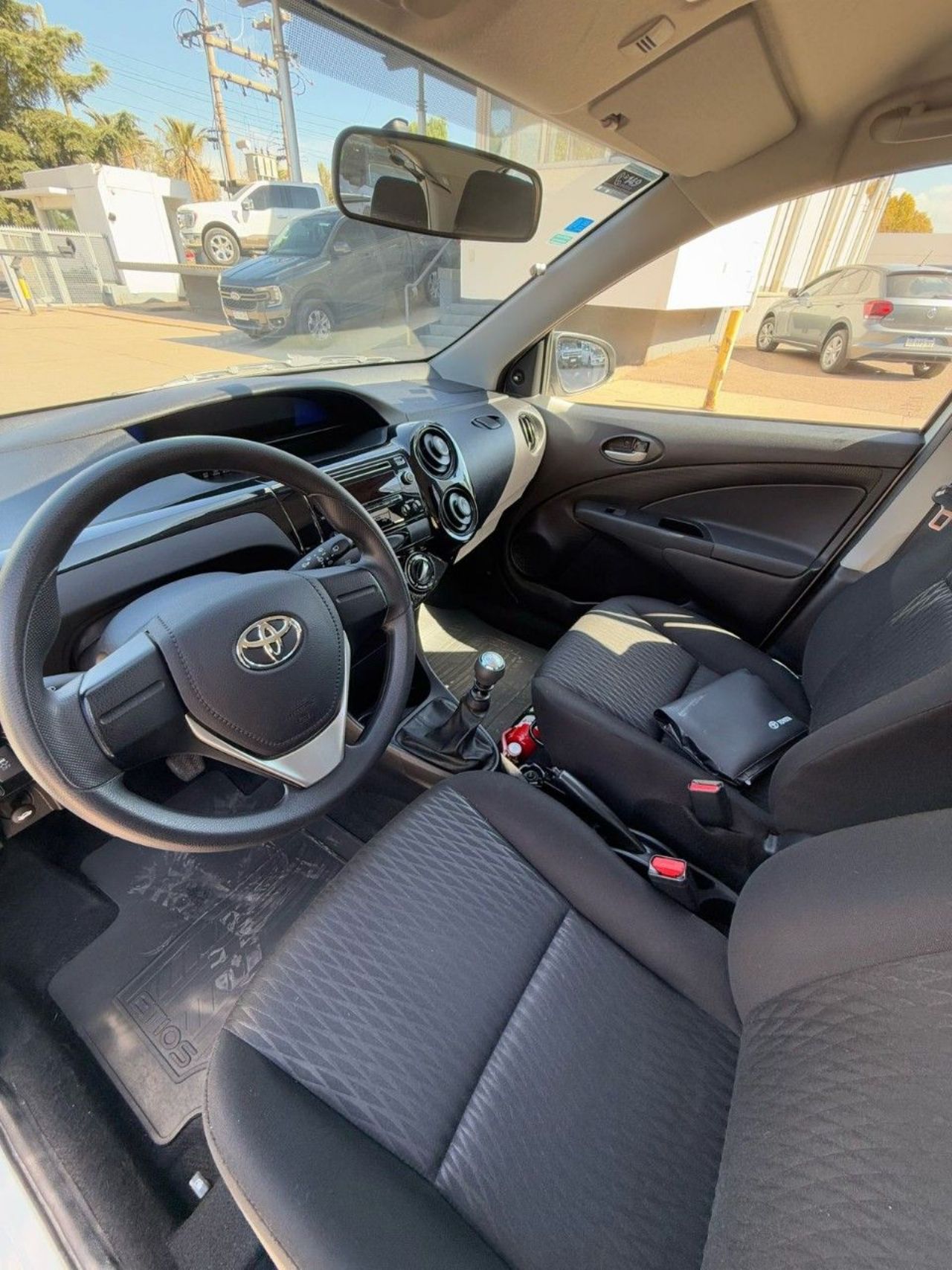 Toyota Etios Usado en Mendoza, deRuedas