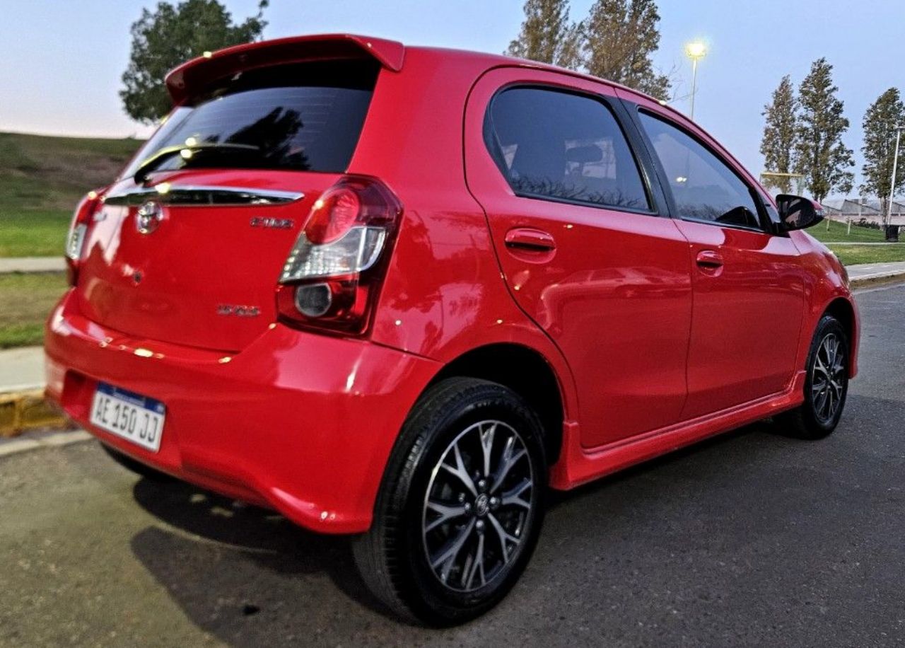 Toyota Etios Usado Financiado en Mendoza, deRuedas