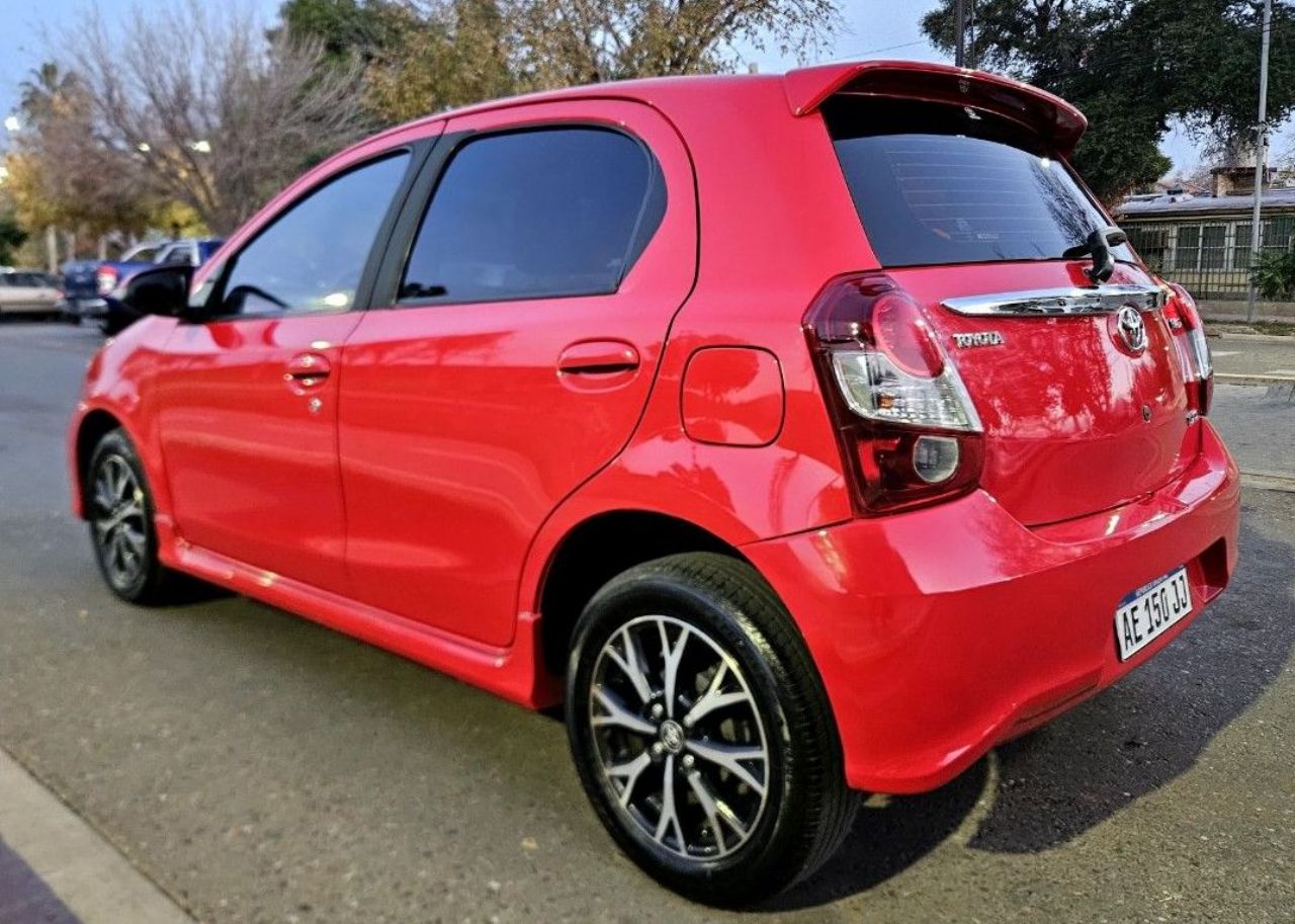Toyota Etios Usado Financiado en Mendoza, deRuedas