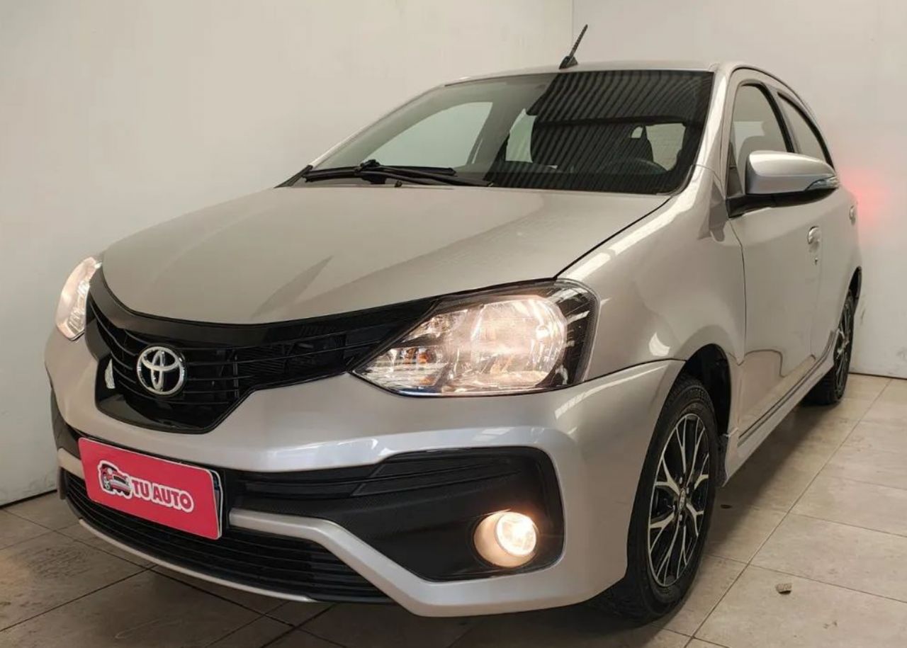 Toyota Etios Usado en Córdoba, deRuedas