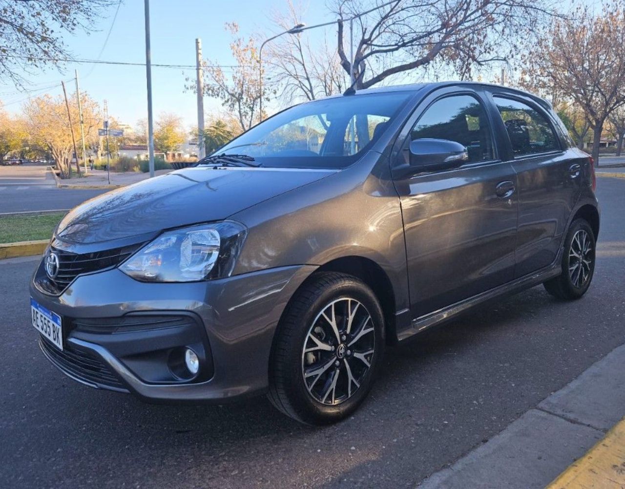 Toyota Etios Usado Financiado en Mendoza, deRuedas