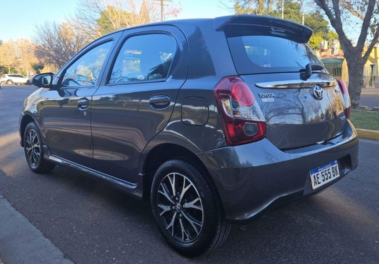 Toyota Etios Usado en Mendoza, deRuedas