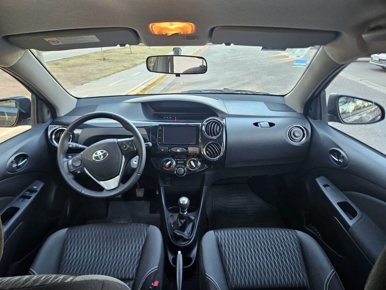 Toyota Etios Usado en Mendoza, deRuedas