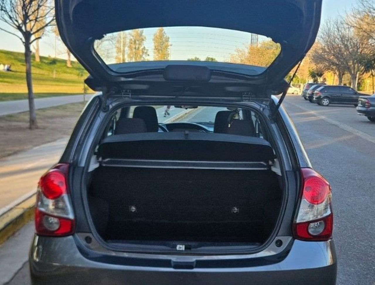 Toyota Etios Usado en Mendoza, deRuedas