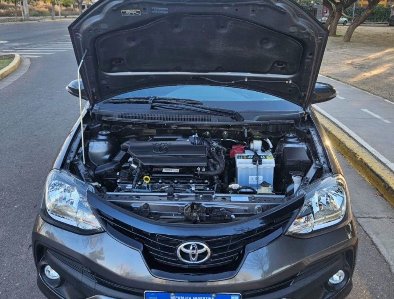 Toyota Etios Usado Financiado en Mendoza, deRuedas