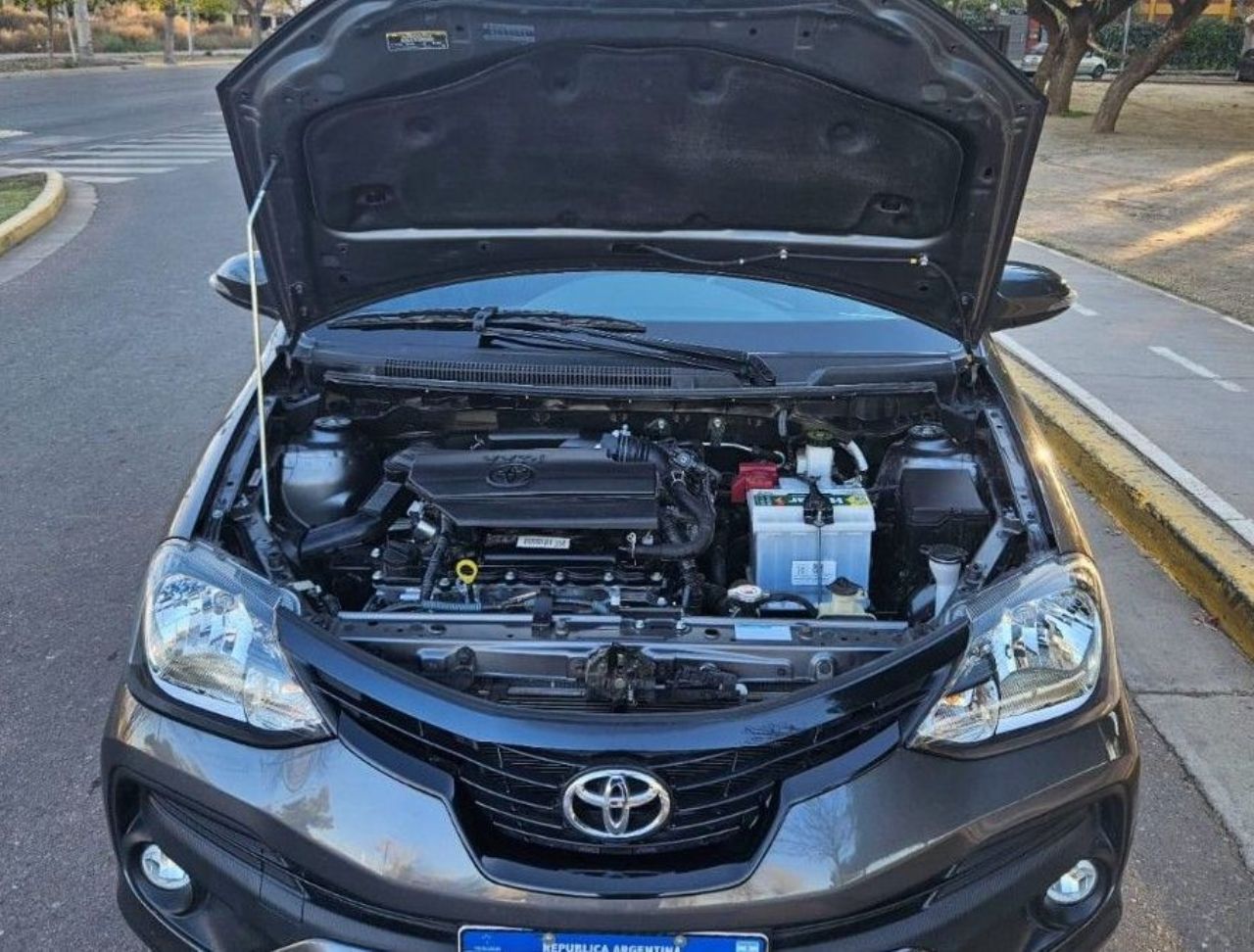 Toyota Etios Usado en Mendoza, deRuedas