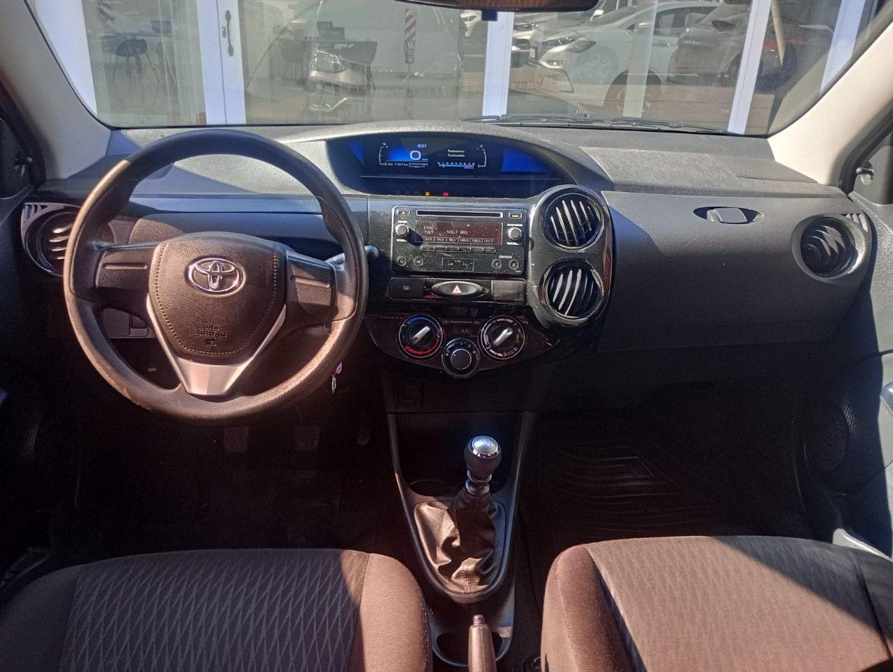 Toyota Etios Usado en Mendoza, deRuedas