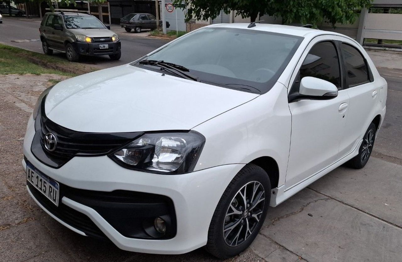 Toyota Etios Usado en Mendoza, deRuedas