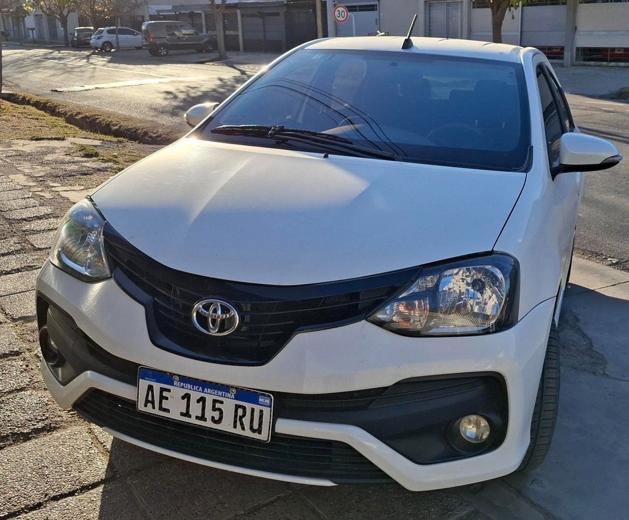 Toyota Etios Usado en Mendoza, deRuedas