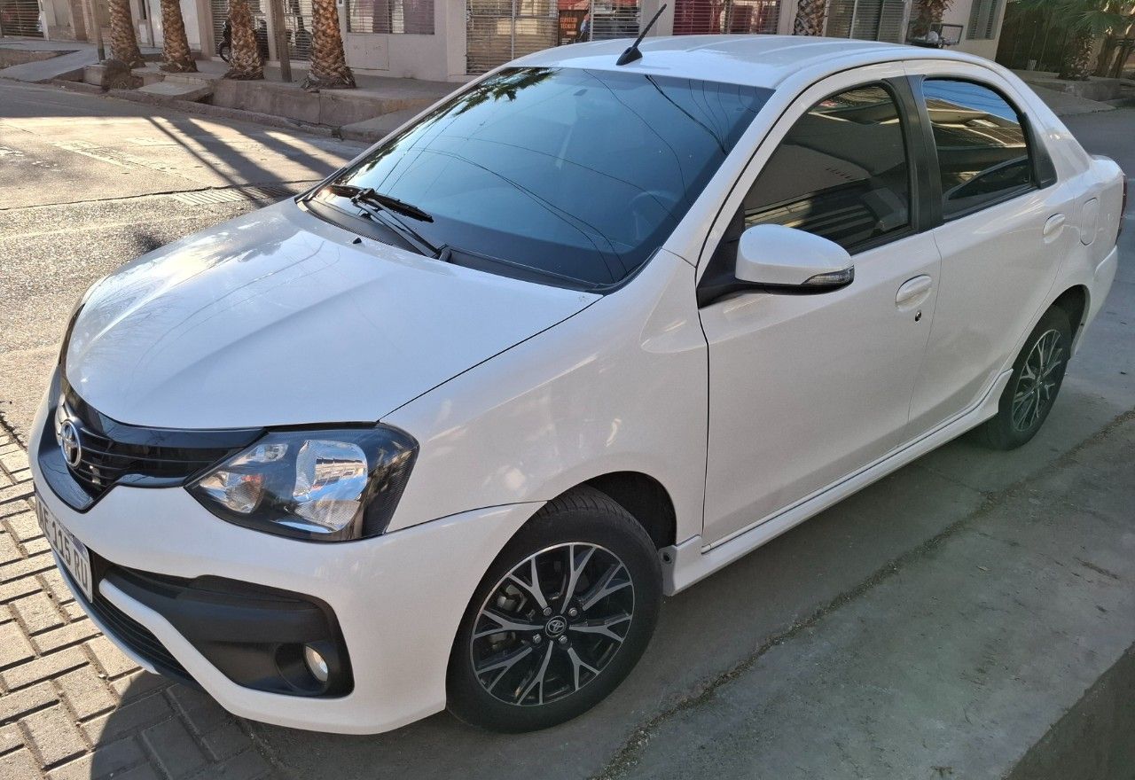 Toyota Etios Usado en Mendoza, deRuedas