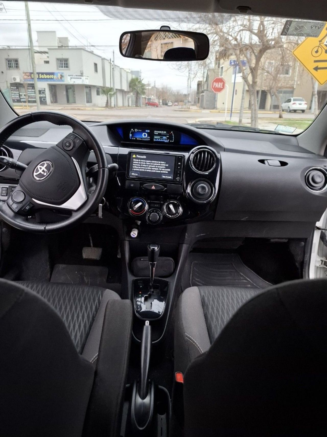 Toyota Etios Usado en Mendoza, deRuedas