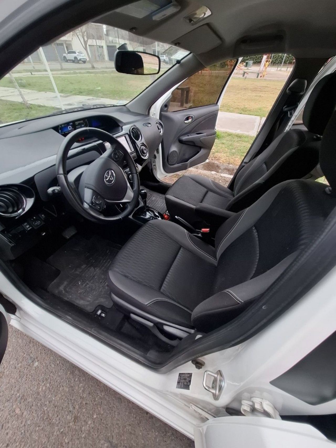 Toyota Etios Usado en Mendoza, deRuedas