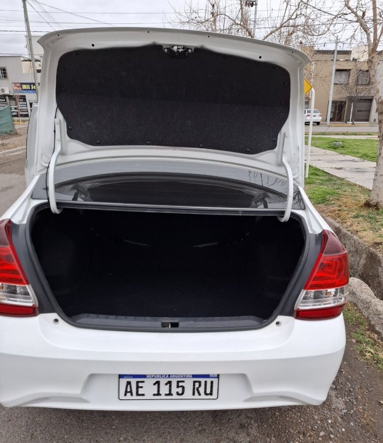 Toyota Etios Usado en Mendoza, deRuedas