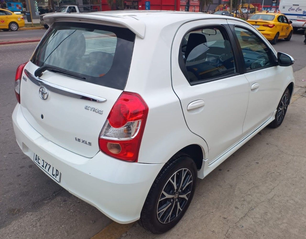 Toyota Etios Usado en Córdoba, deRuedas