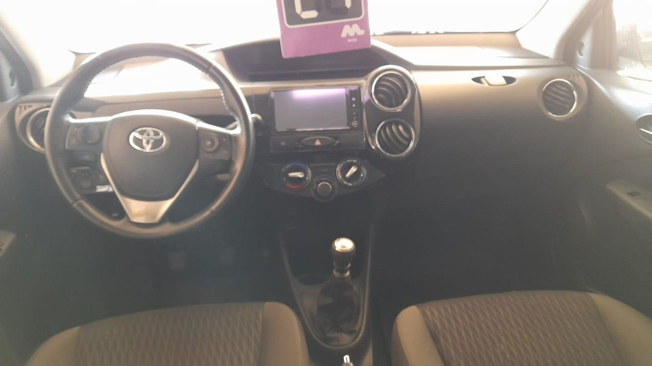 Toyota Etios Usado en Córdoba, deRuedas
