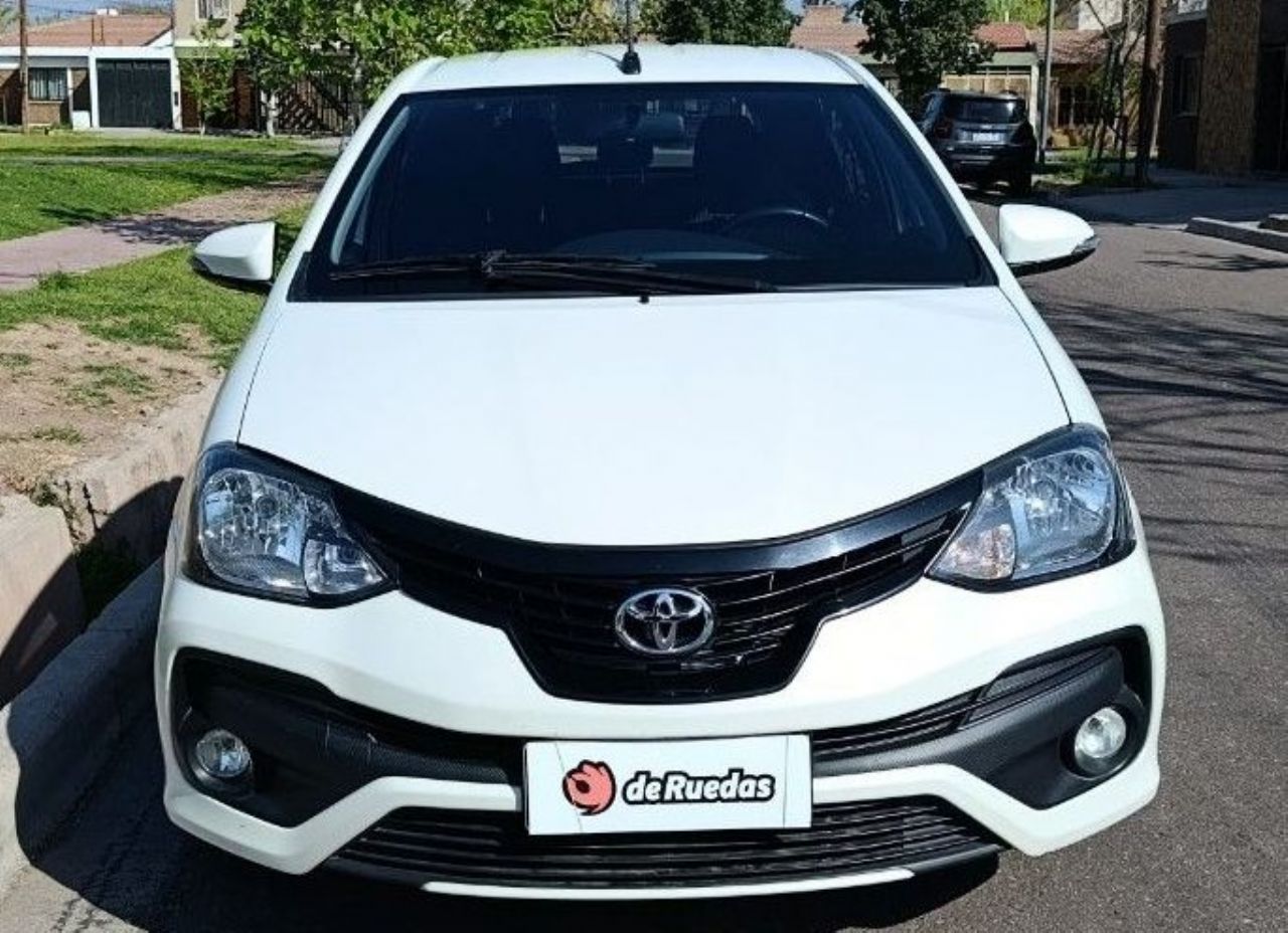 Toyota Etios Usado Financiado en Mendoza, deRuedas
