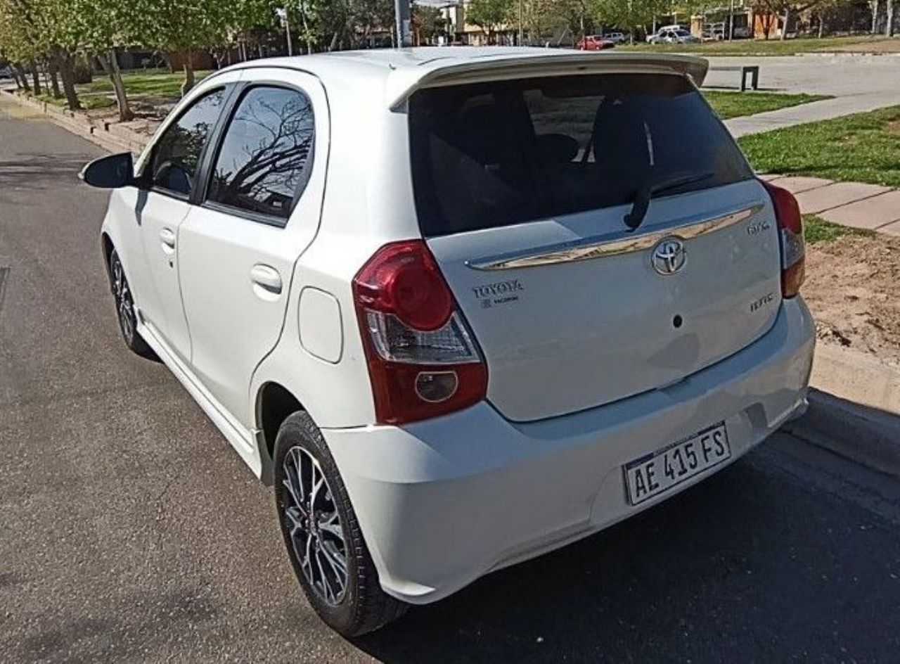 Toyota Etios Usado Financiado en Mendoza, deRuedas
