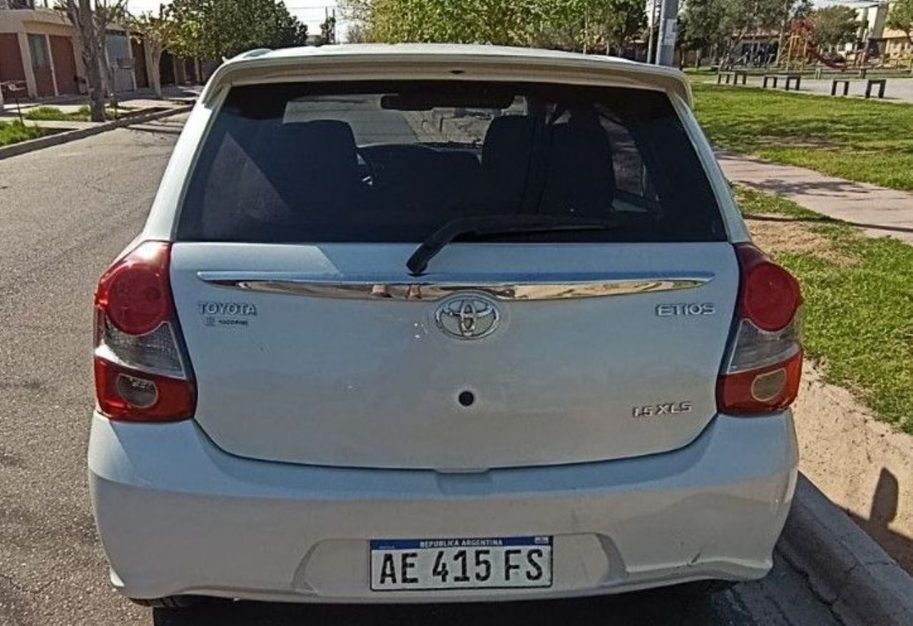 Toyota Etios Usado Financiado en Mendoza, deRuedas