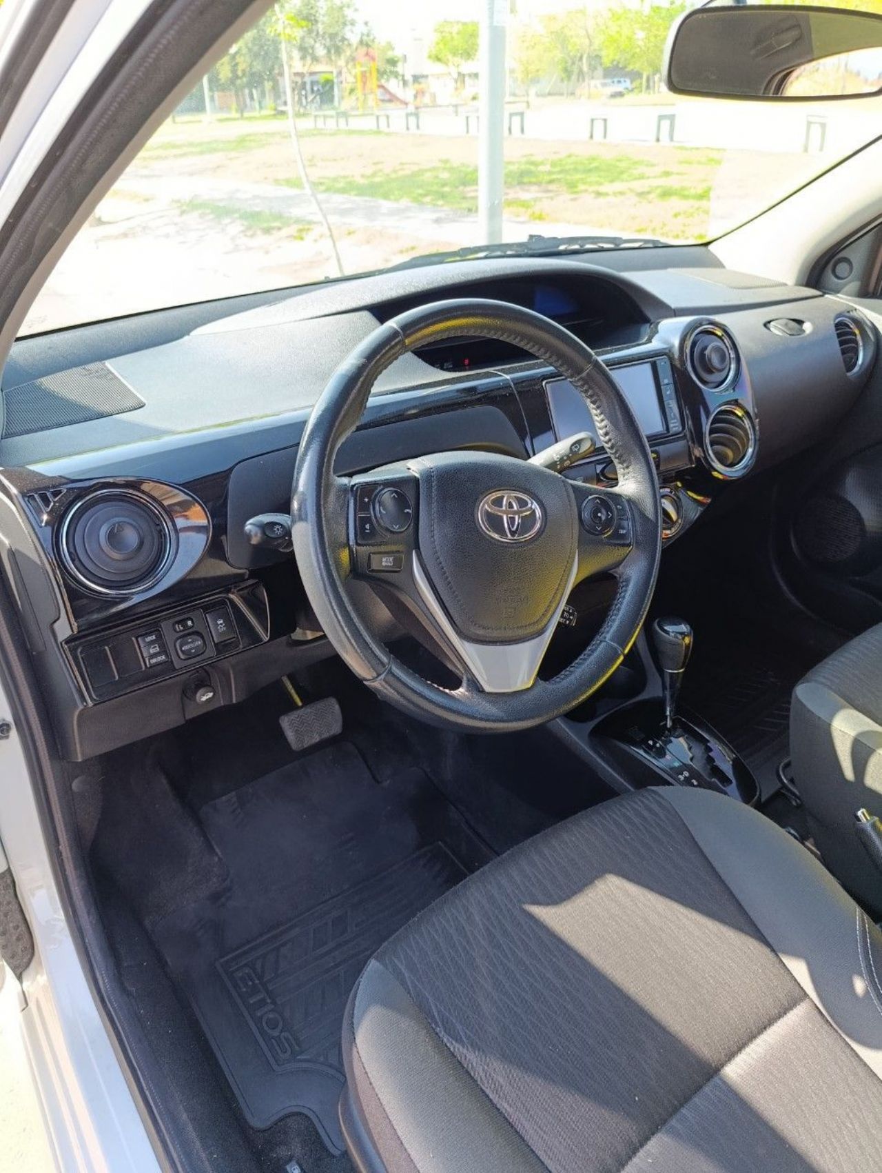 Toyota Etios Usado Financiado en Mendoza, deRuedas