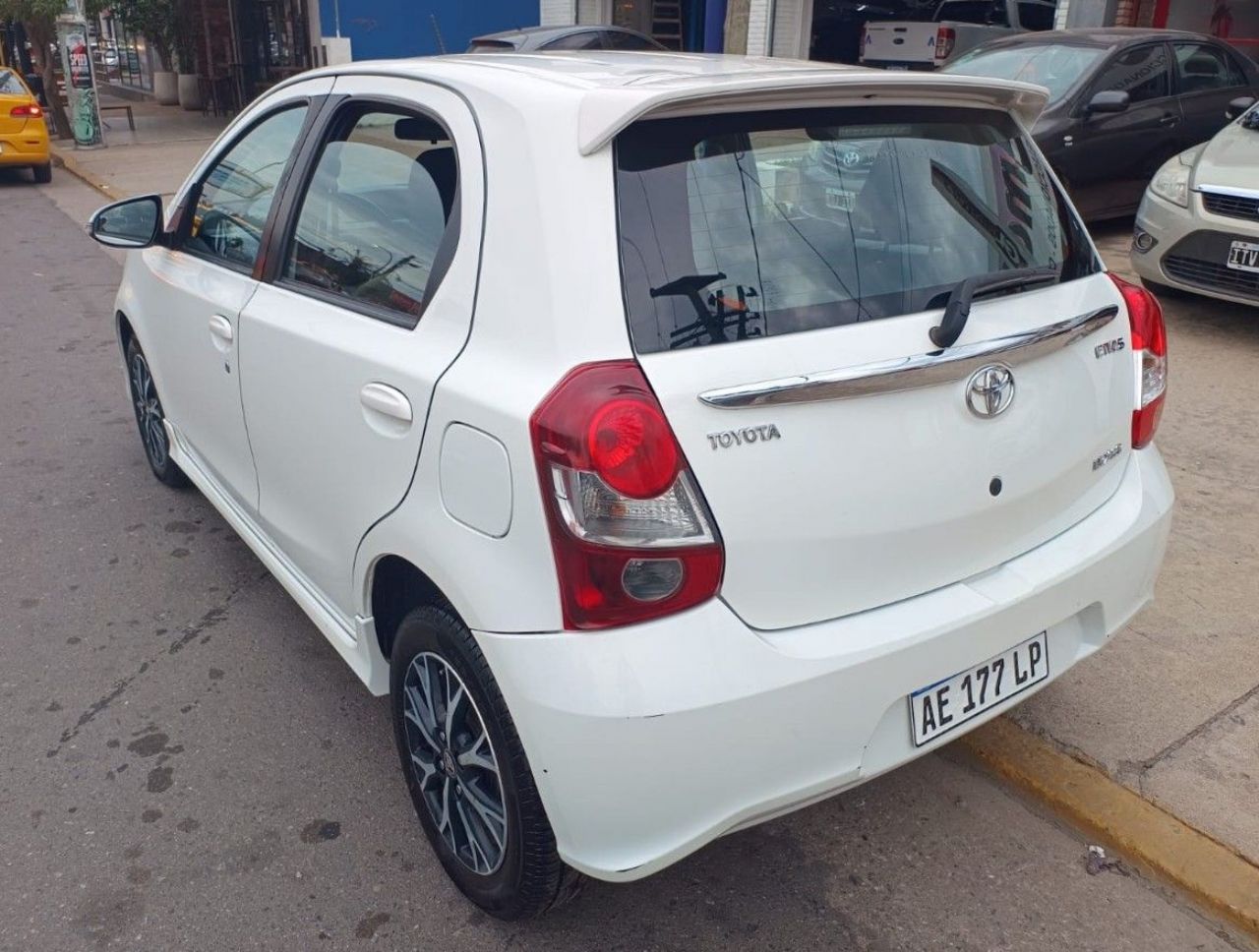Toyota Etios Usado Financiado en Córdoba, deRuedas
