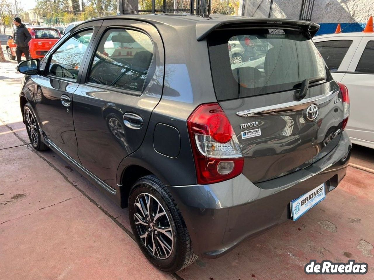 Toyota Etios Usado en Mendoza, deRuedas