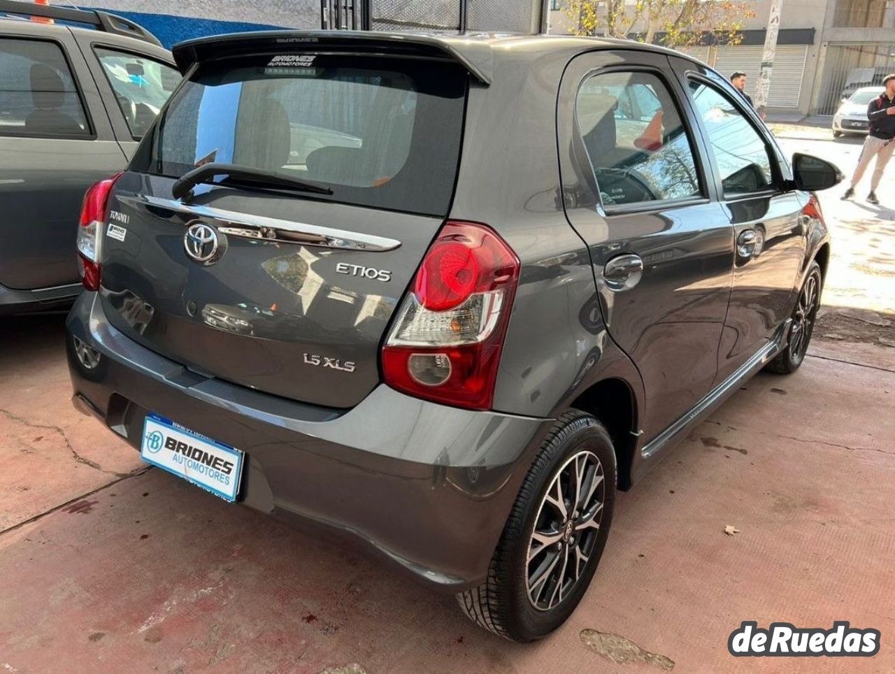 Toyota Etios Usado en Mendoza, deRuedas