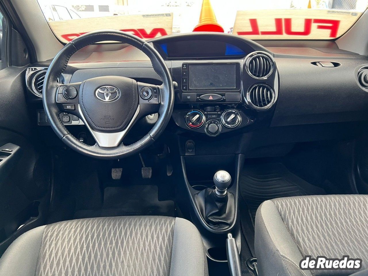 Toyota Etios Usado Financiado en Mendoza, deRuedas