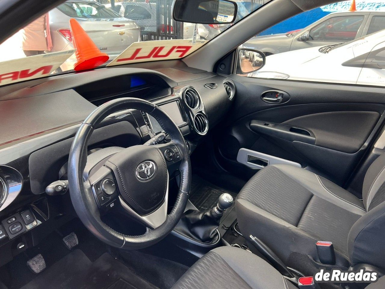 Toyota Etios Usado en Mendoza, deRuedas