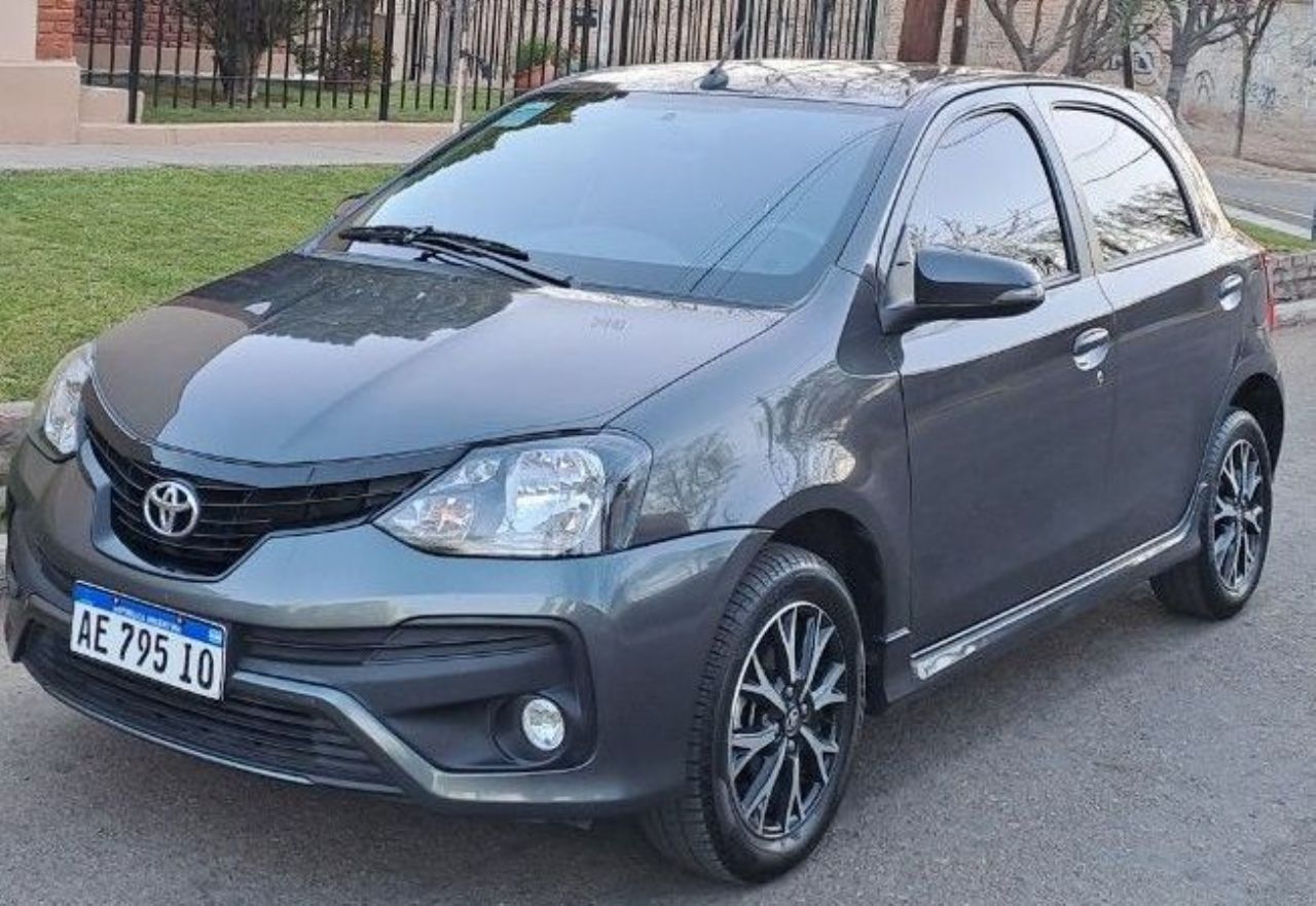 Toyota Etios Usado en Mendoza, deRuedas