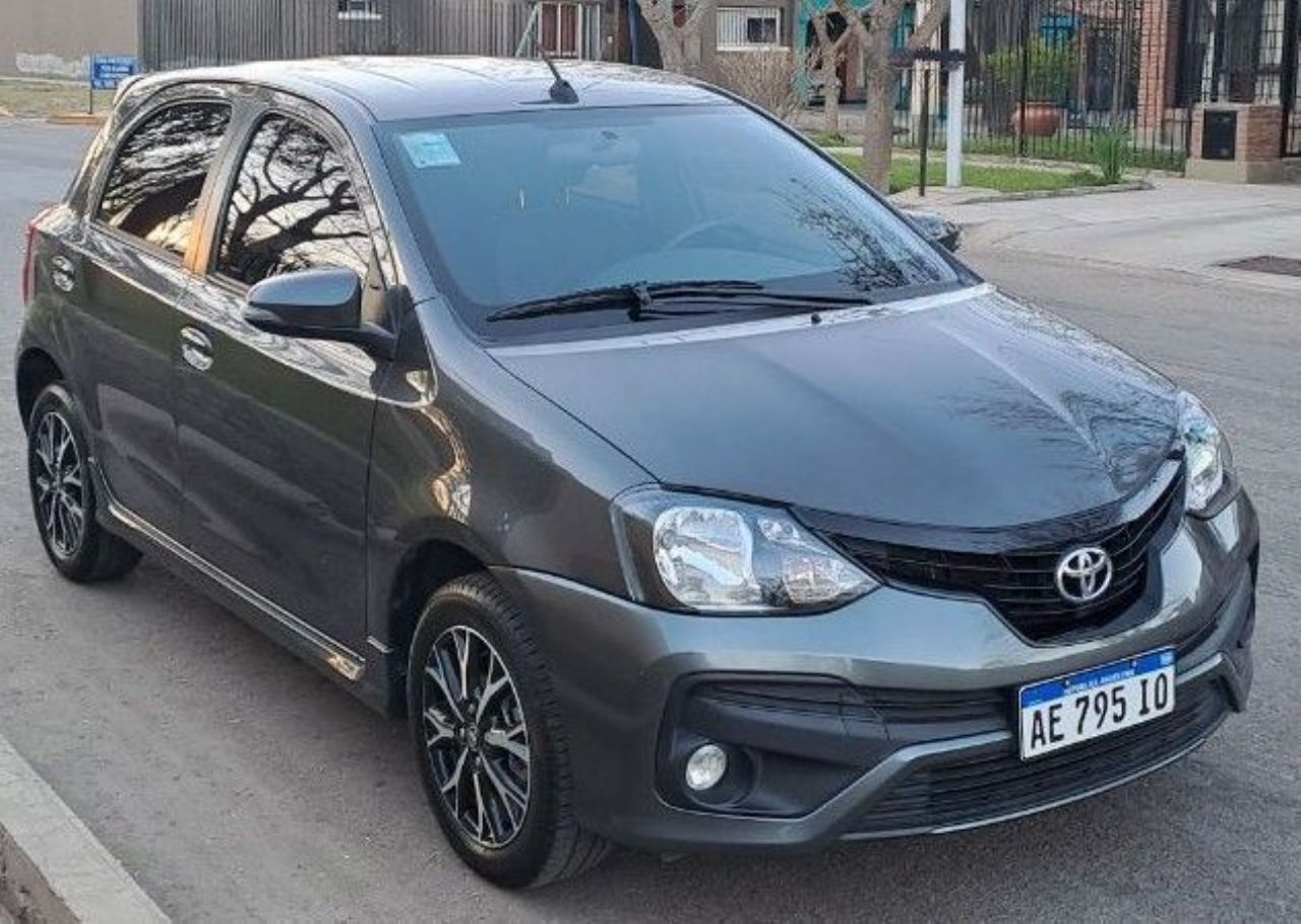 Toyota Etios Usado en Mendoza, deRuedas