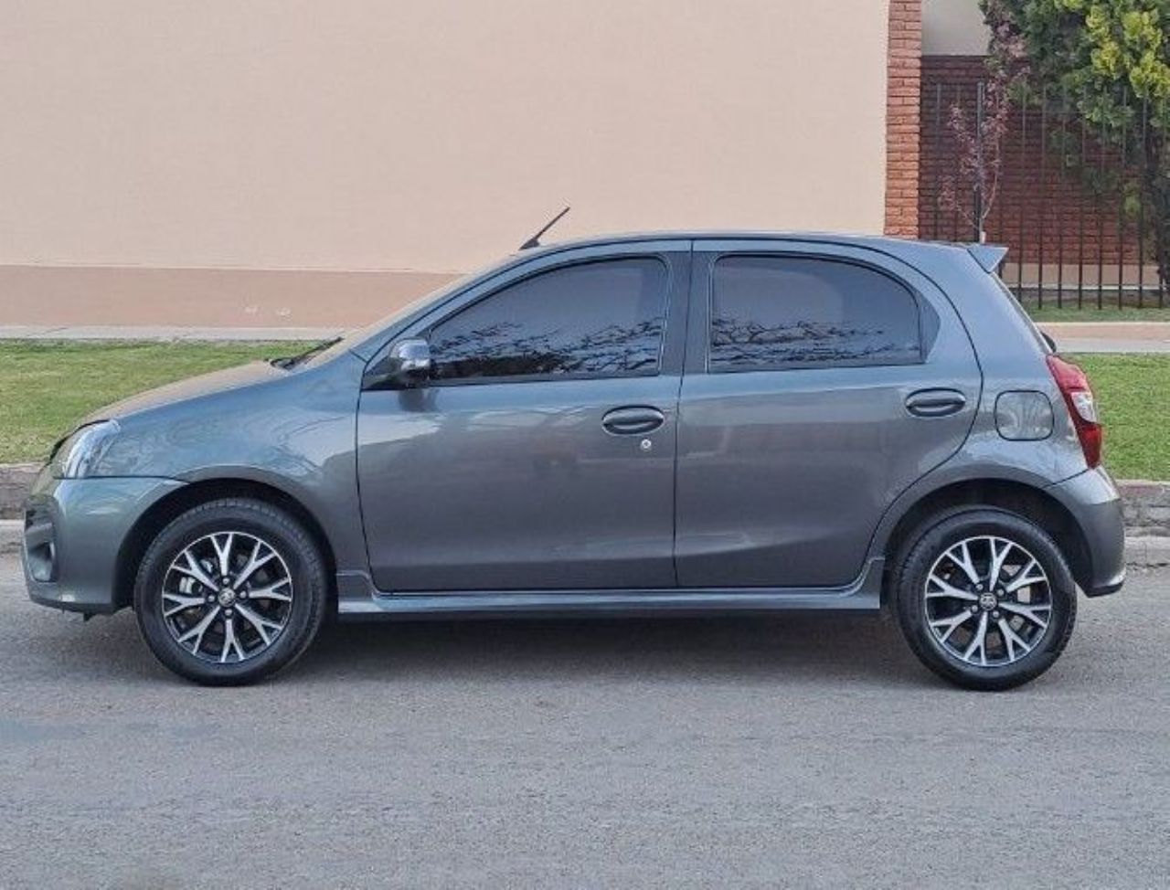 Toyota Etios Usado en Mendoza, deRuedas
