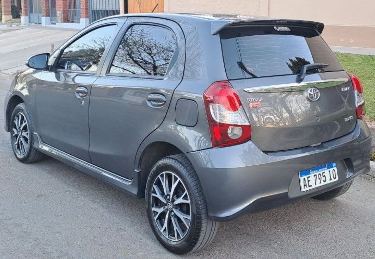 Toyota Etios Usado en Mendoza, deRuedas