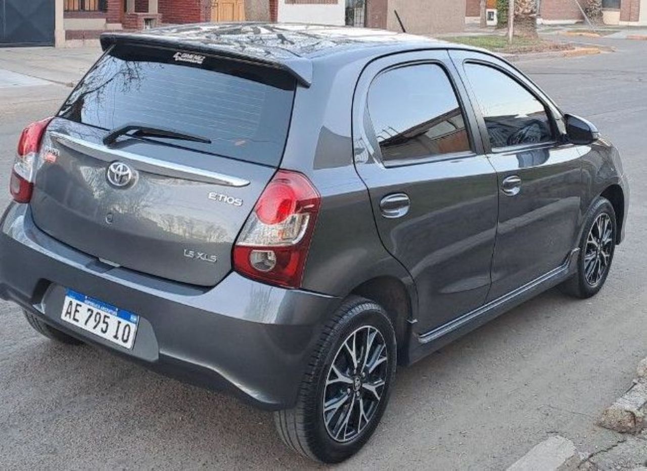 Toyota Etios Usado en Mendoza, deRuedas