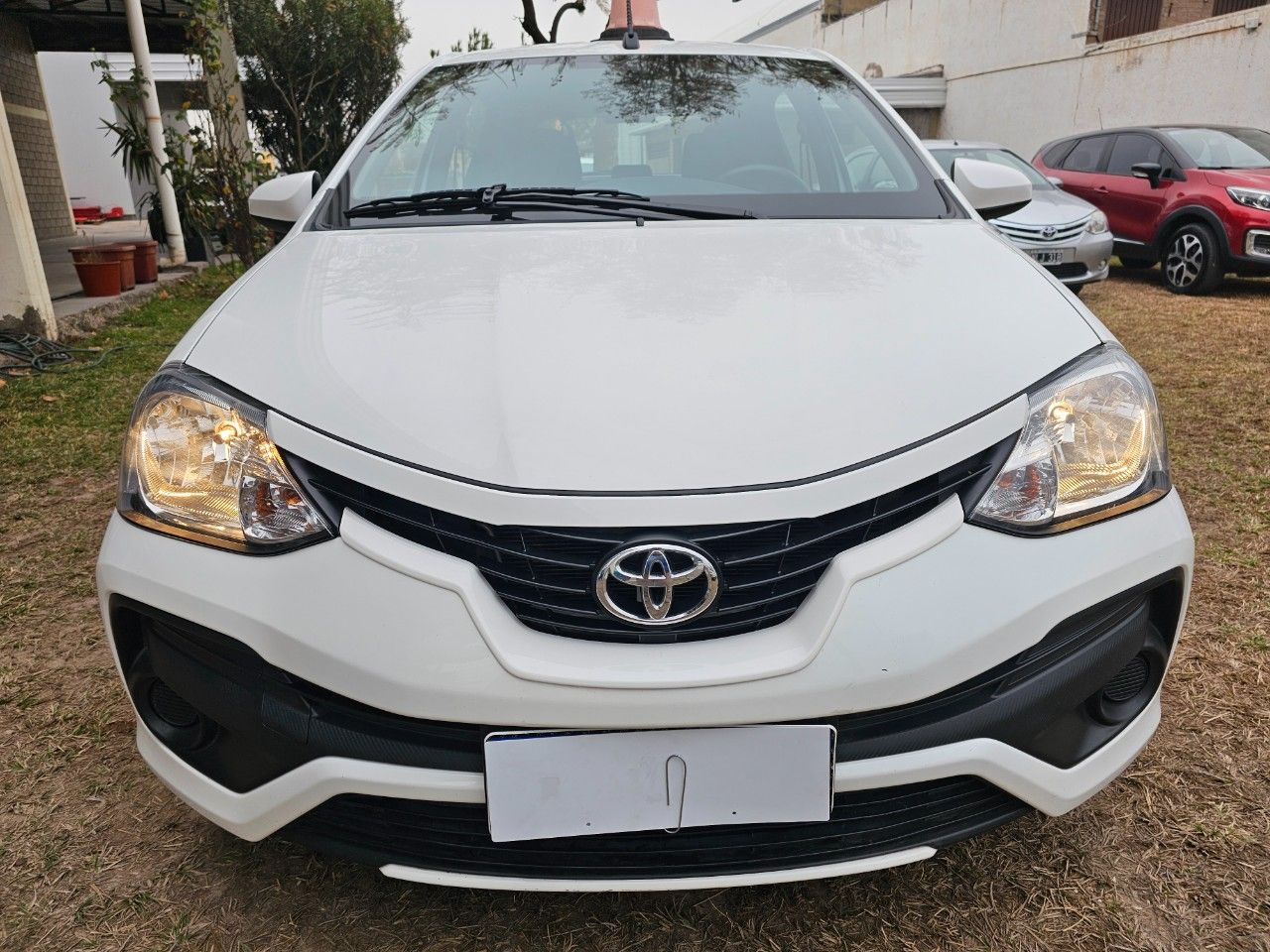 Toyota Etios Usado Financiado en Mendoza, deRuedas