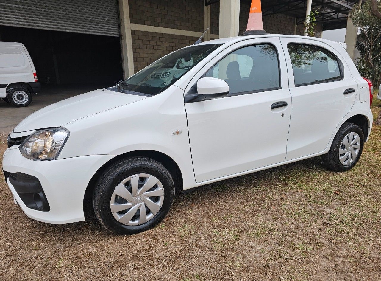 Toyota Etios Usado Financiado en Mendoza, deRuedas